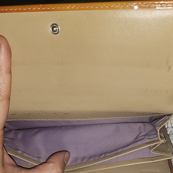 Coach Signature Canvas Wallet - Picture 10 of 12
